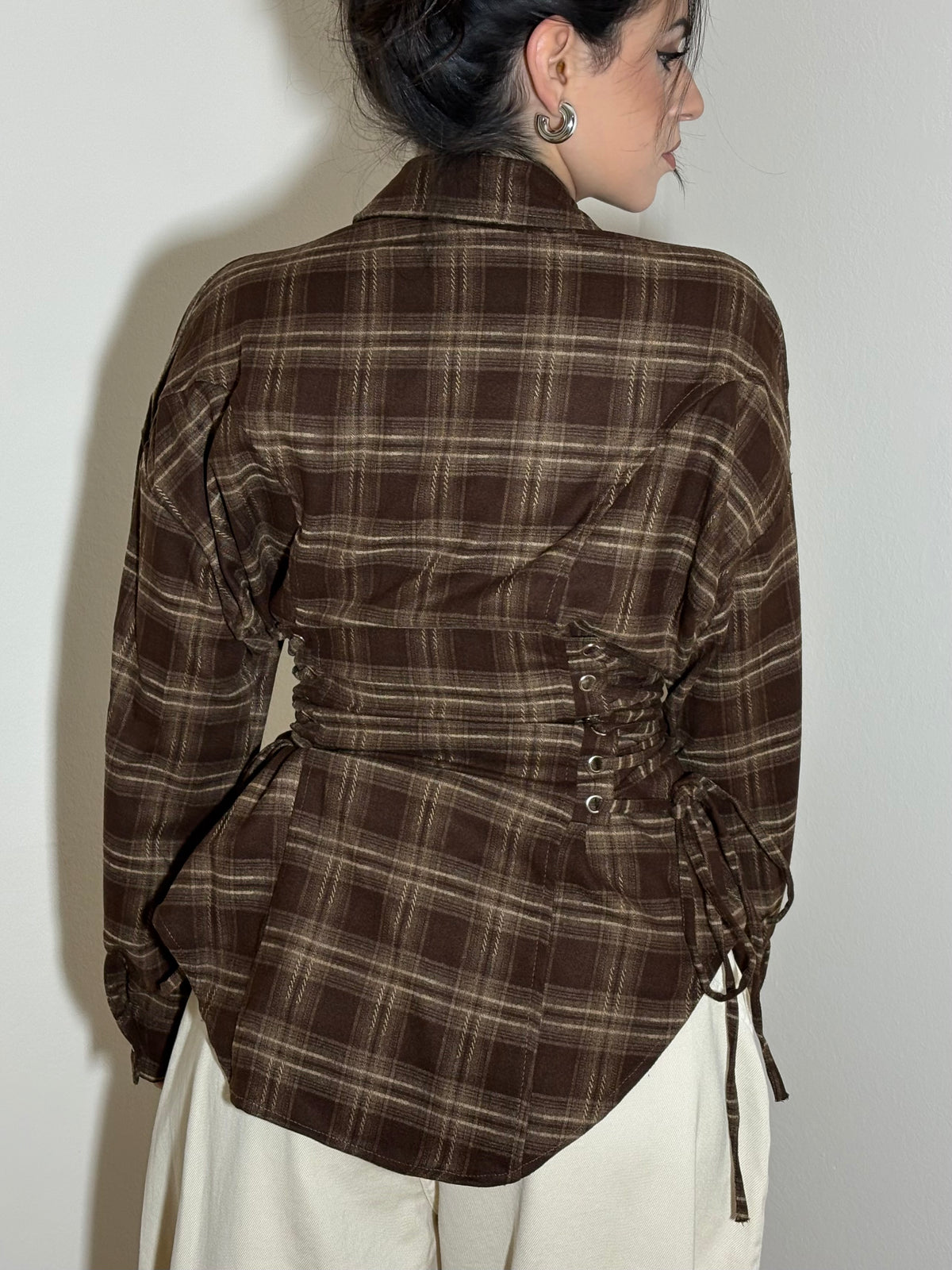 Camicia a quadri con stringhe