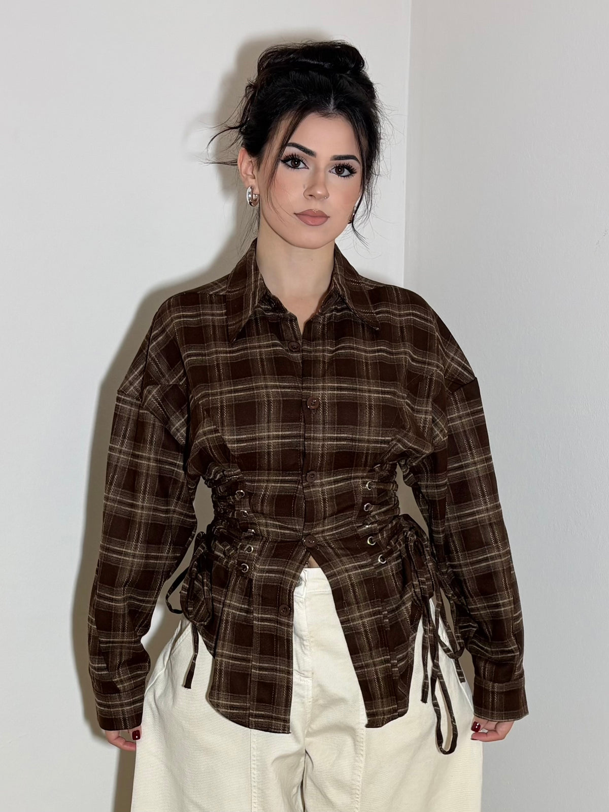 Camicia a quadri con stringhe